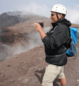 HiDrive gebruiker Thomas Tendick maakt foto's op een vulkaan